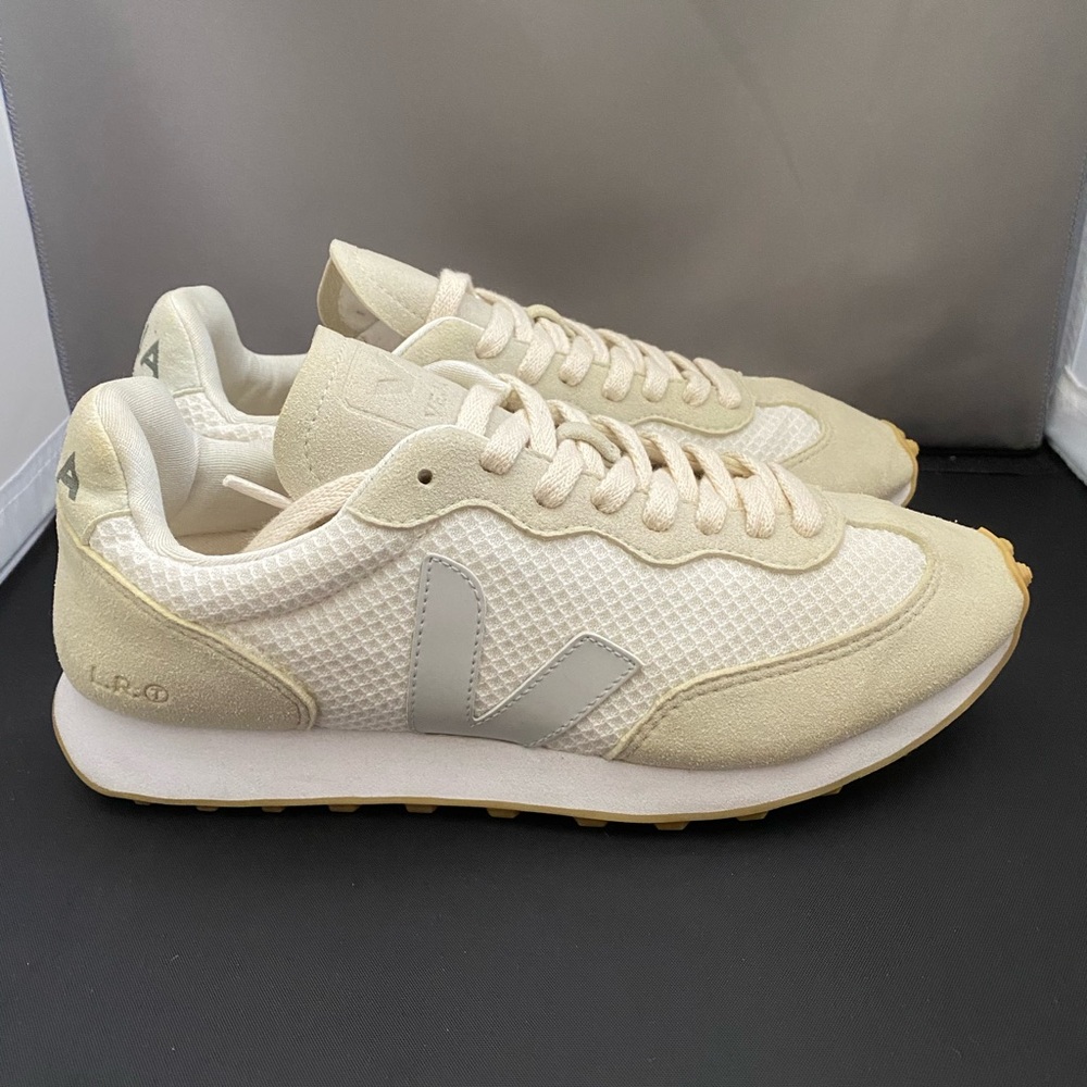 Veja Rio Branco Hexamesh Arctic Natural euro size 40 us size 9 gently worn